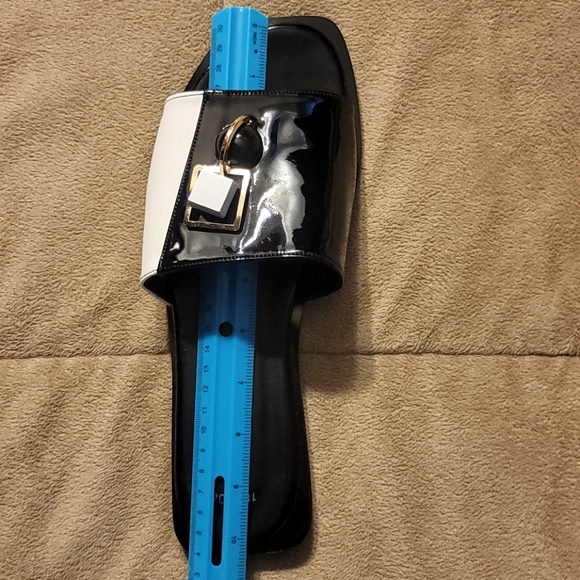 New without box black & white sandals size 9-9.5 - Picture 4 of 5